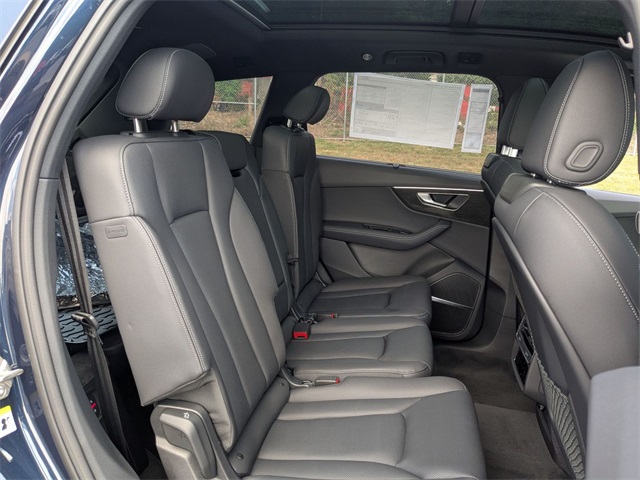new 2025 Audi Q7 car, priced at $72,080