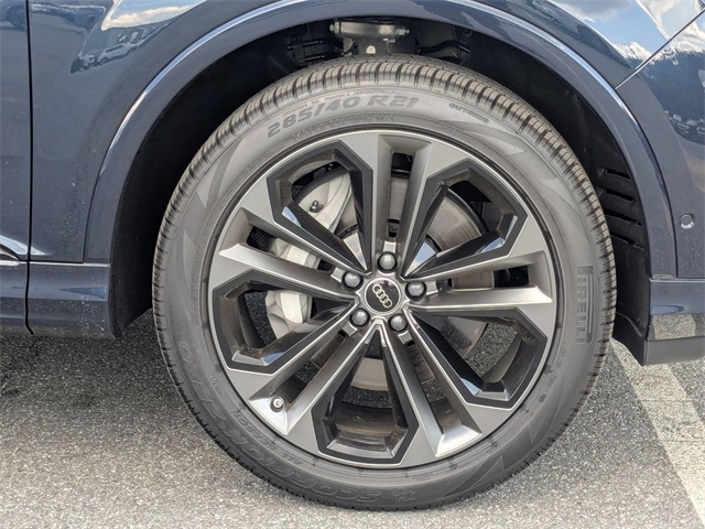 new 2025 Audi Q7 car, priced at $72,080