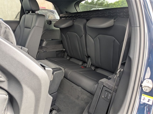 new 2025 Audi Q7 car, priced at $72,080