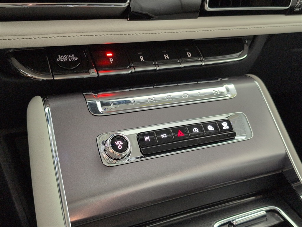 new 2025 Lincoln Aviator car, priced at $60,230