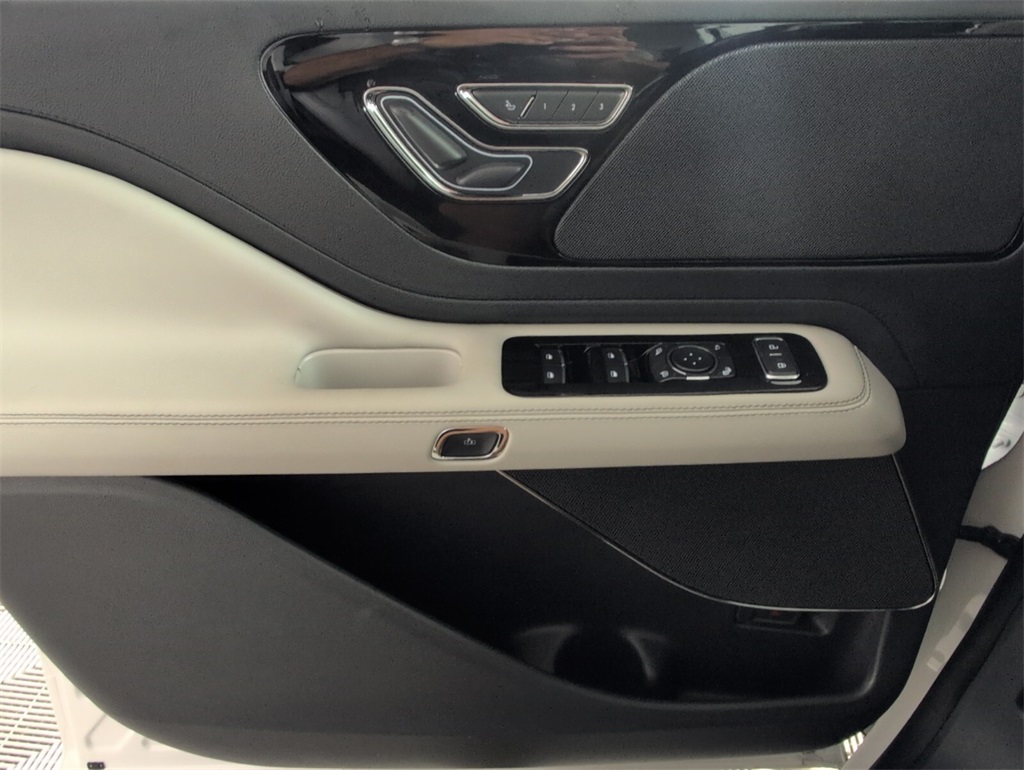 new 2025 Lincoln Aviator car, priced at $60,230