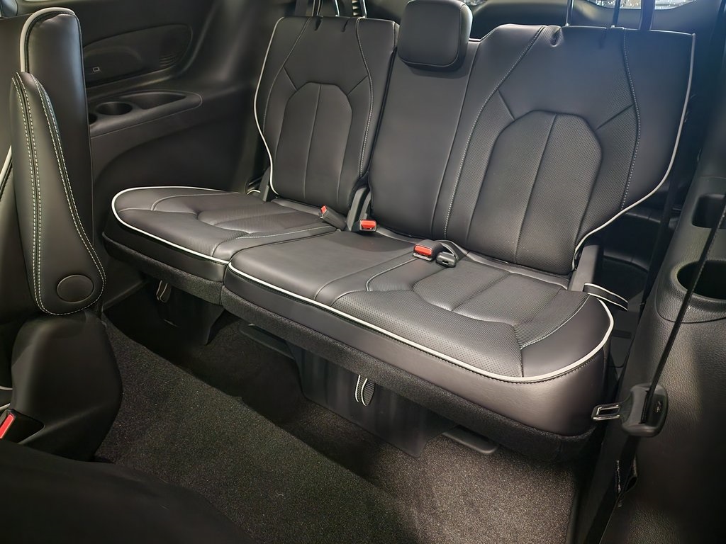new 2025 Chrysler Pacifica Hybrid car, priced at $43,999