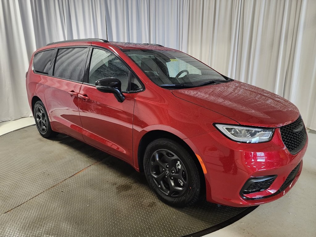 new 2025 Chrysler Pacifica Hybrid car, priced at $43,999