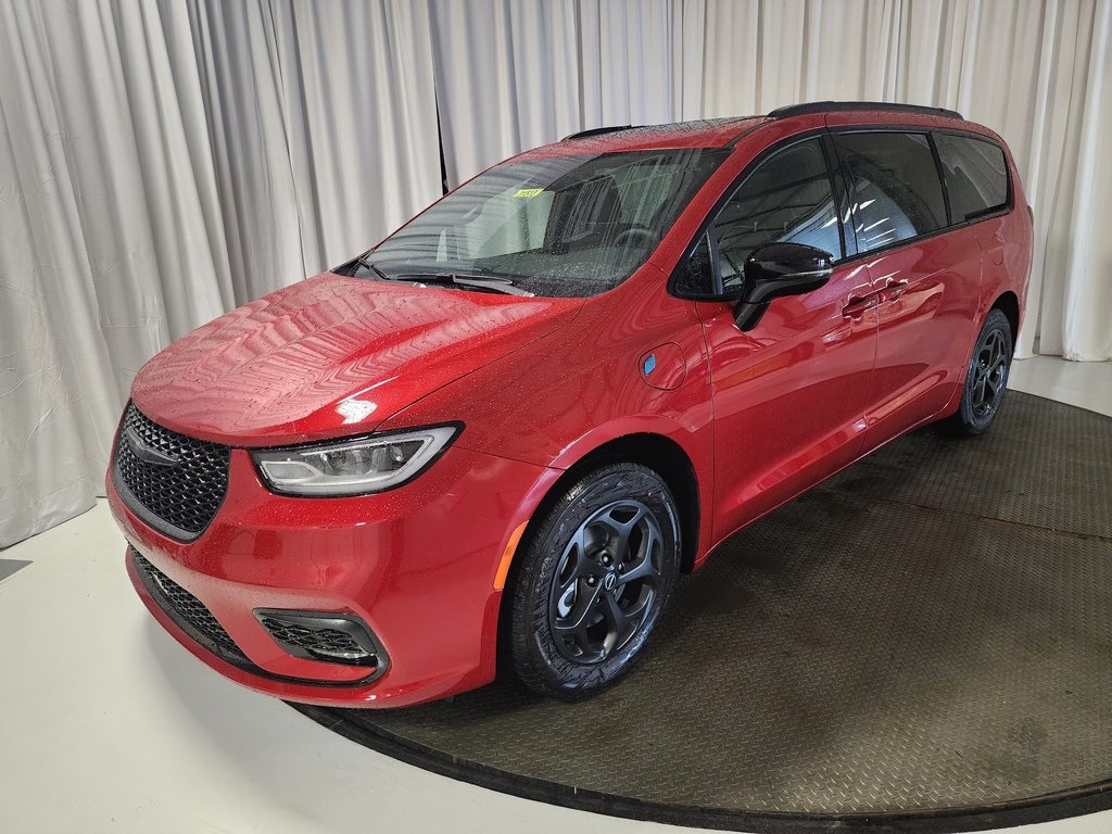 new 2025 Chrysler Pacifica Hybrid car, priced at $43,999