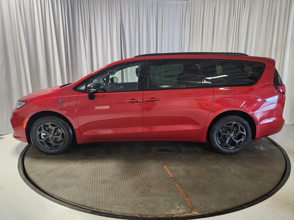 new 2025 Chrysler Pacifica Hybrid car, priced at $43,999