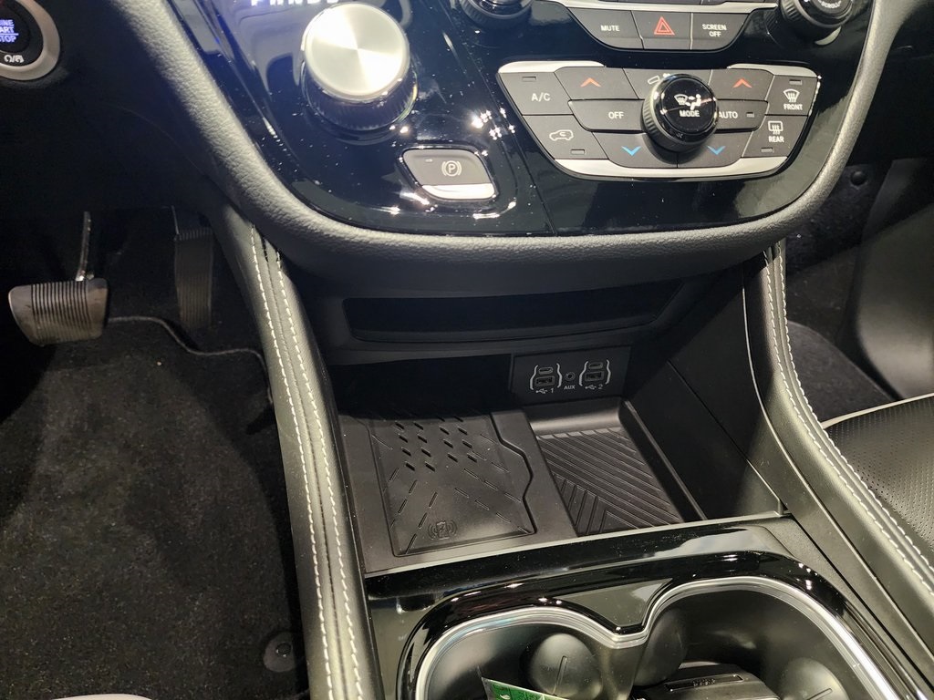 new 2025 Chrysler Pacifica Hybrid car, priced at $43,999
