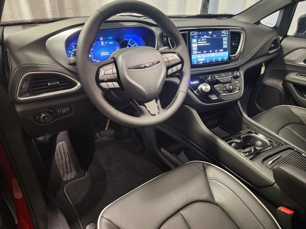new 2025 Chrysler Pacifica Hybrid car, priced at $43,999