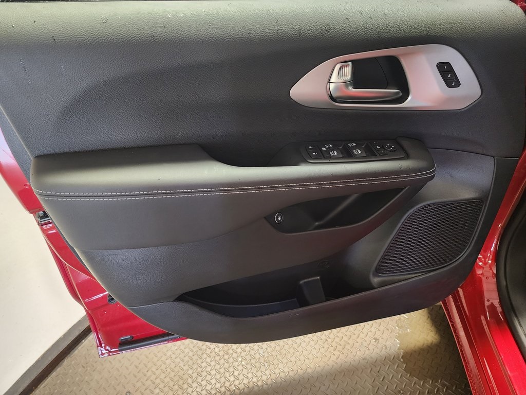 new 2025 Chrysler Pacifica Hybrid car, priced at $43,999