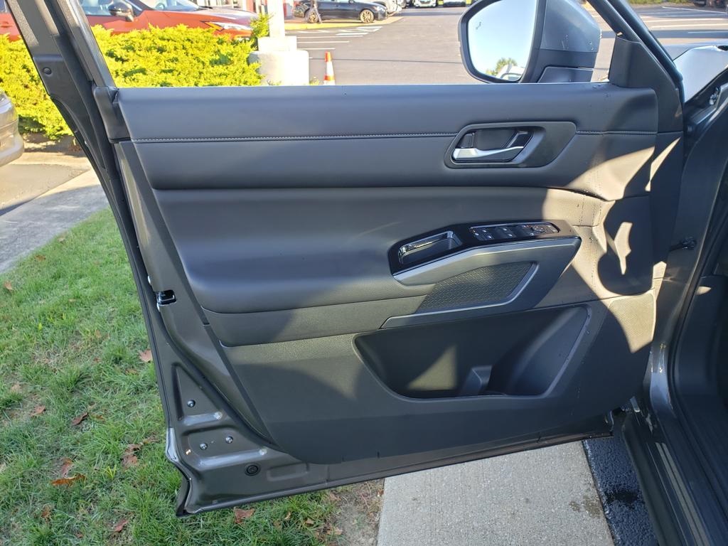 new 2025 Nissan Pathfinder car, priced at $40,728