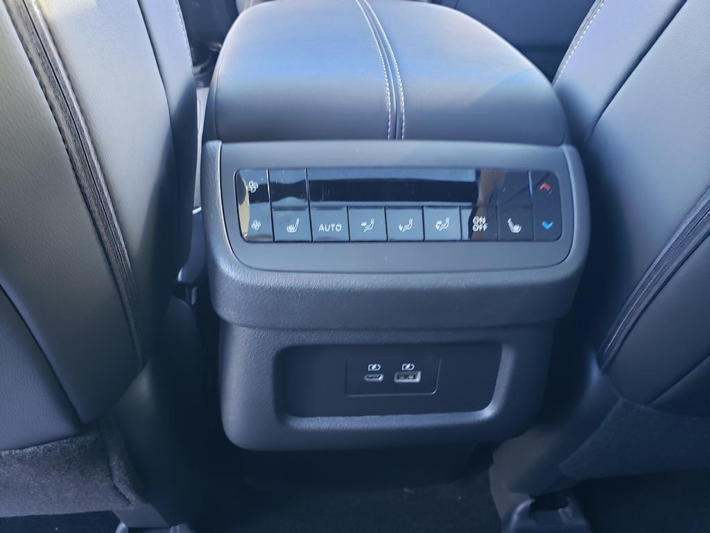 new 2025 Nissan Pathfinder car, priced at $40,728