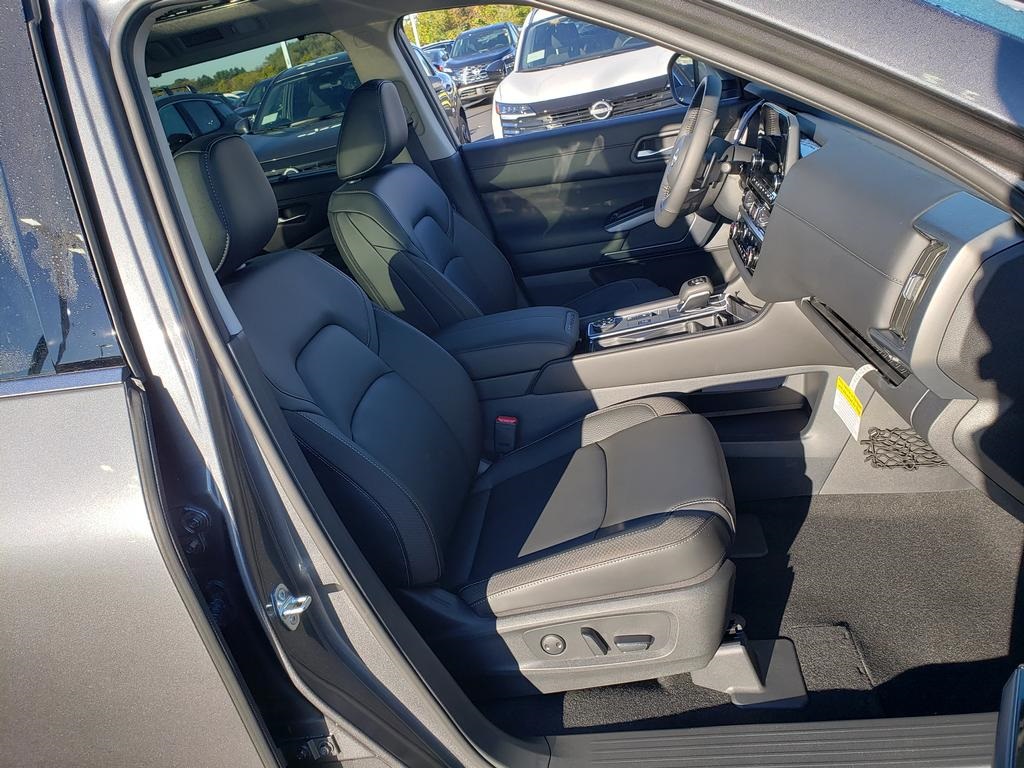 new 2025 Nissan Pathfinder car, priced at $40,728