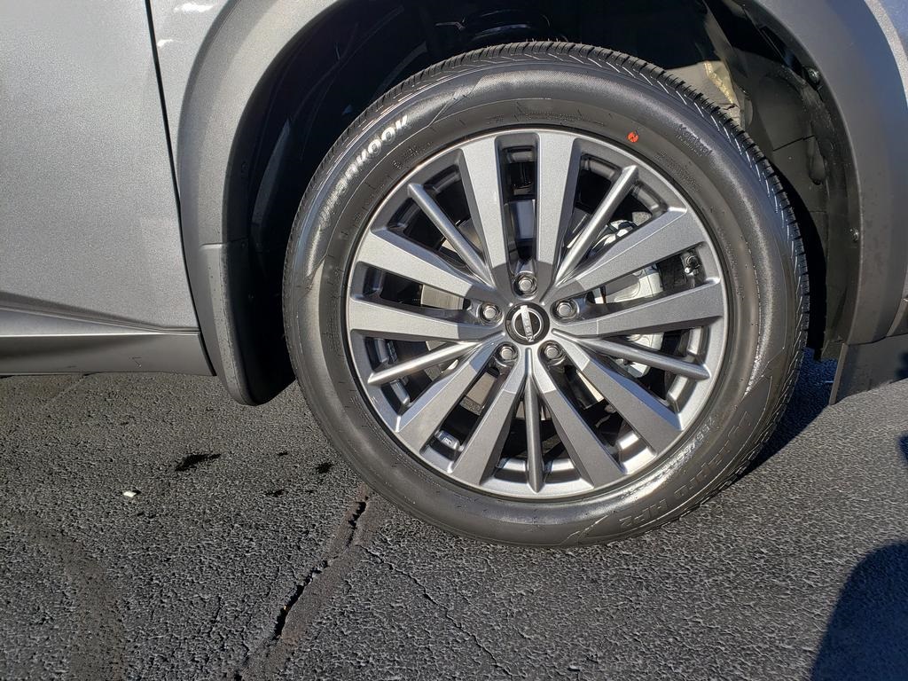 new 2025 Nissan Pathfinder car, priced at $40,728