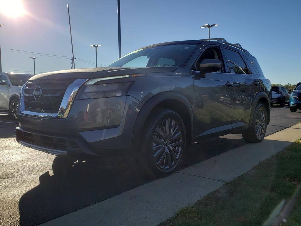 new 2025 Nissan Pathfinder car, priced at $40,728