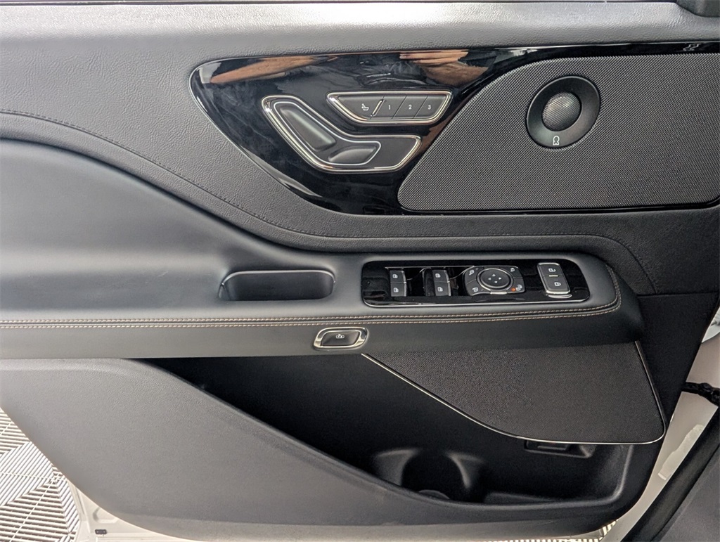 new 2025 Lincoln Aviator car, priced at $63,590