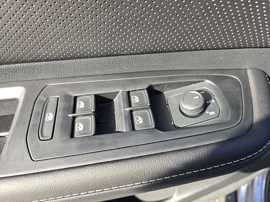 new 2025 Volkswagen Atlas Cross Sport car, priced at $45,536