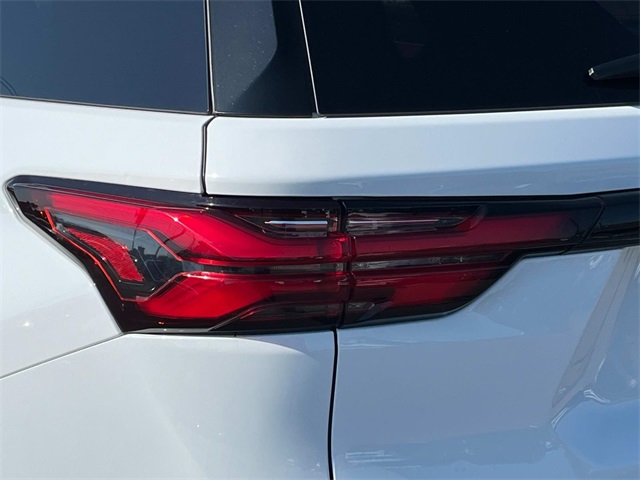used 2022 Chevrolet Traverse car, priced at $26,288