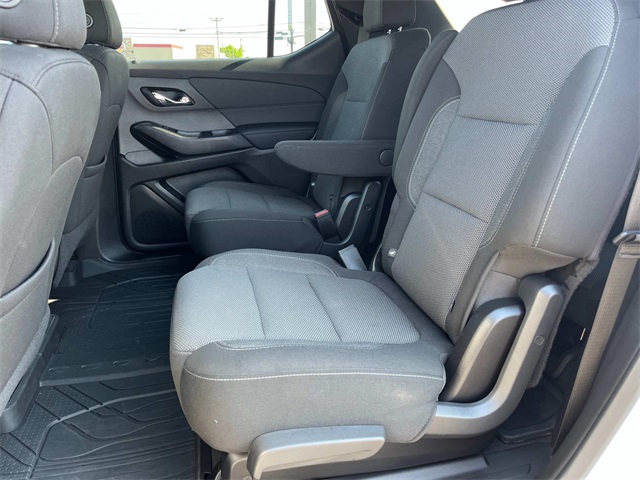 used 2022 Chevrolet Traverse car, priced at $26,288