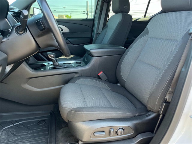 used 2022 Chevrolet Traverse car, priced at $26,288