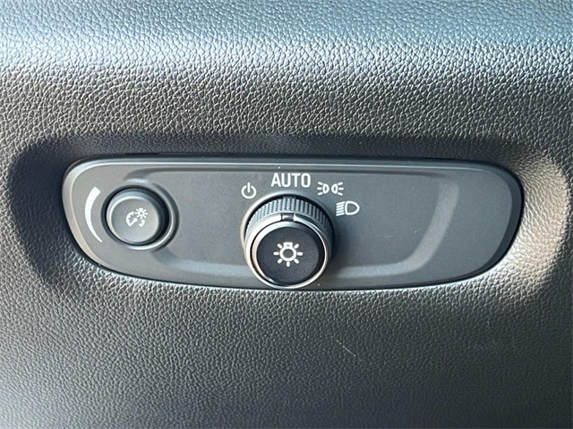 used 2022 Chevrolet Traverse car, priced at $26,288