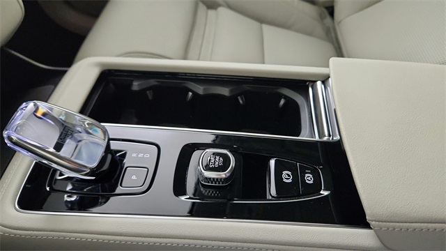 new 2026 Volvo XC90 Plug-In Hybrid car, priced at $85,625