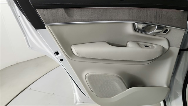 new 2026 Volvo XC90 Plug-In Hybrid car, priced at $85,625