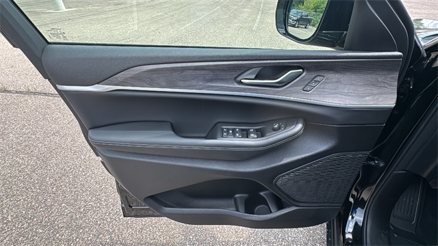 new 2025 Jeep Grand Cherokee L car, priced at $48,215