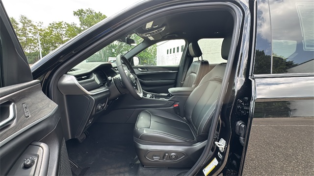 new 2025 Jeep Grand Cherokee L car, priced at $48,215