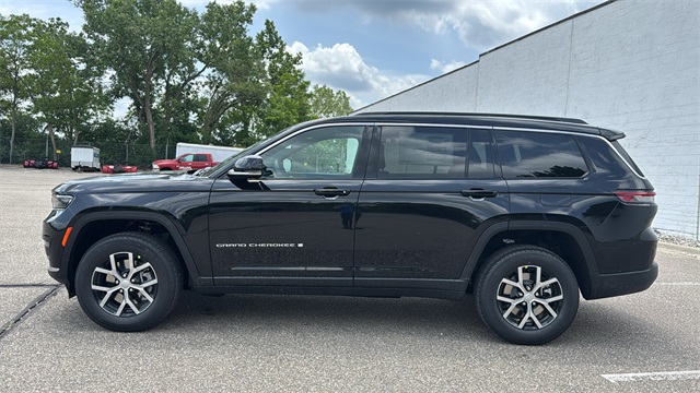 new 2025 Jeep Grand Cherokee L car, priced at $48,215
