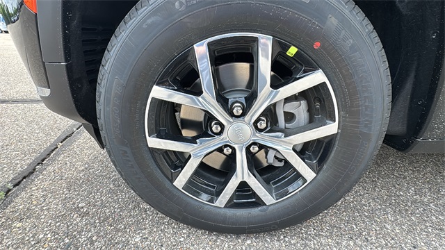 new 2025 Jeep Grand Cherokee L car, priced at $48,215
