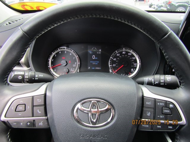 used 2022 Toyota Highlander car, priced at $33,999