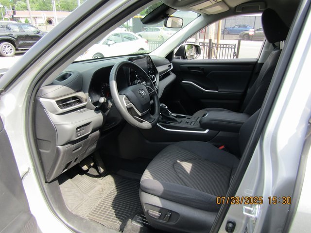 used 2022 Toyota Highlander car, priced at $33,999