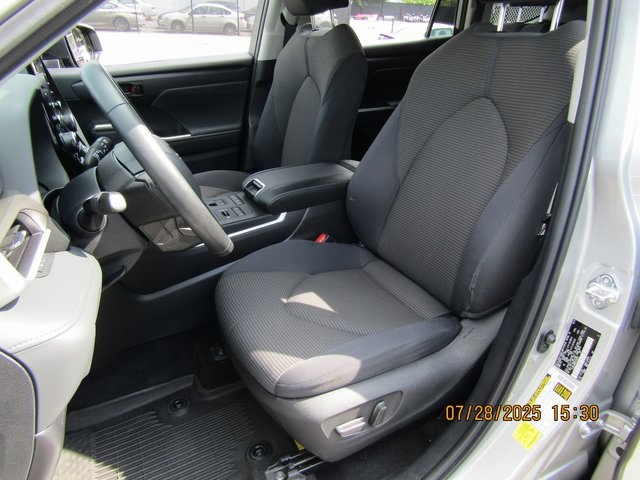 used 2022 Toyota Highlander car, priced at $33,999