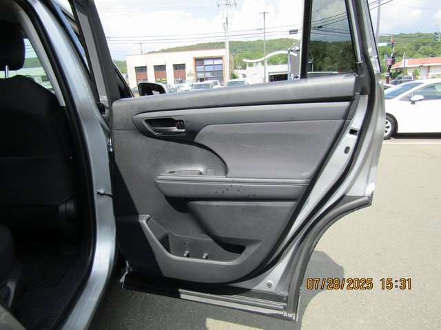 used 2022 Toyota Highlander car, priced at $33,999