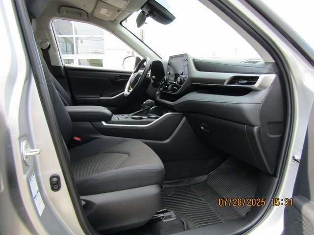 used 2022 Toyota Highlander car, priced at $33,999