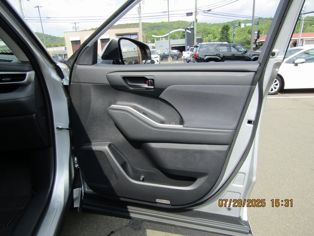 used 2022 Toyota Highlander car, priced at $33,999