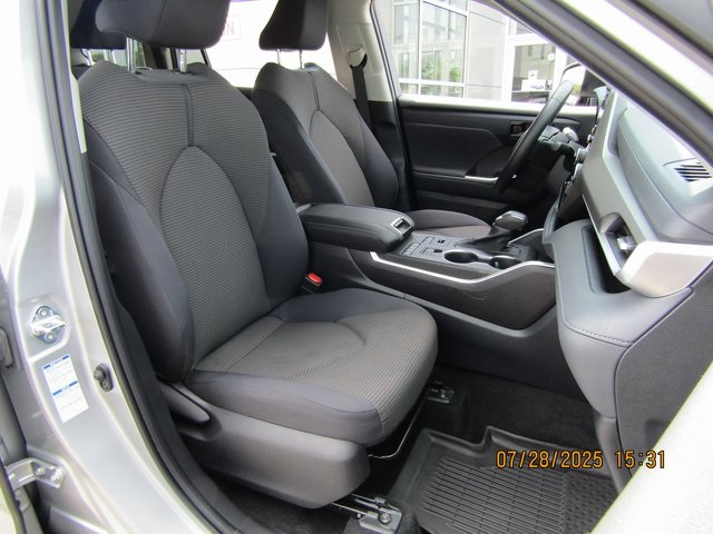 used 2022 Toyota Highlander car, priced at $33,999