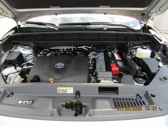 used 2022 Toyota Highlander car, priced at $33,999