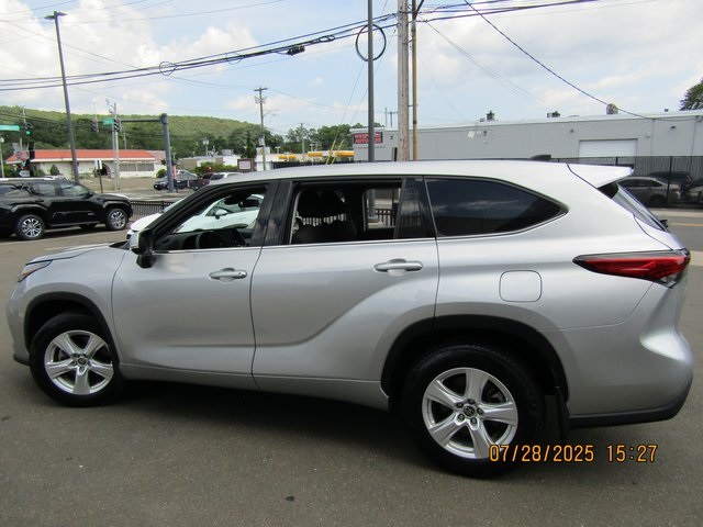used 2022 Toyota Highlander car, priced at $33,999