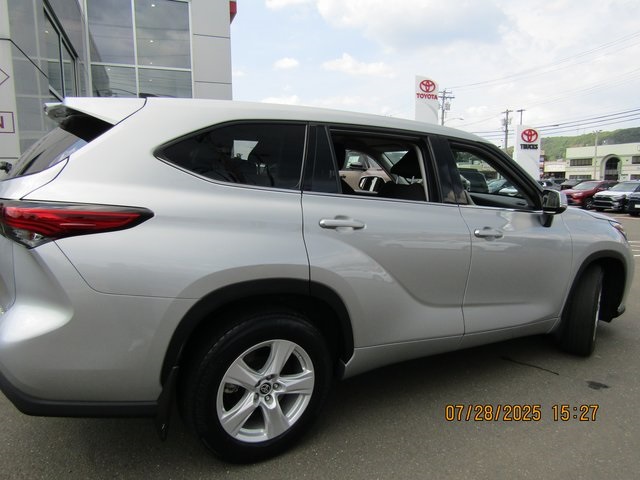 used 2022 Toyota Highlander car, priced at $33,999