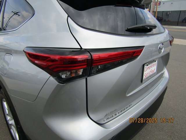 used 2022 Toyota Highlander car, priced at $33,999