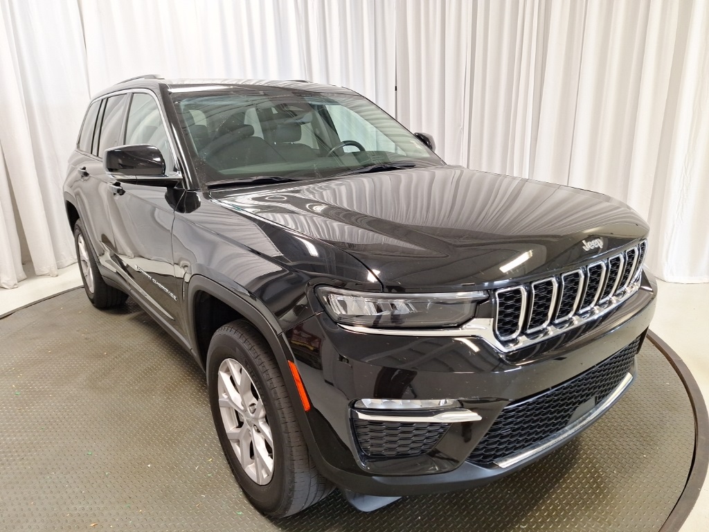 used 2022 Jeep Grand Cherokee car, priced at $31,899
