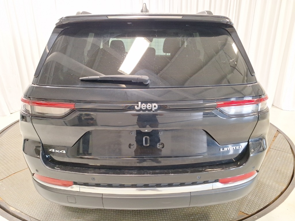 used 2022 Jeep Grand Cherokee car, priced at $31,899