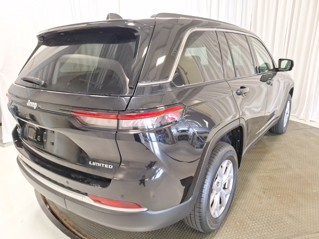 used 2022 Jeep Grand Cherokee car, priced at $31,899