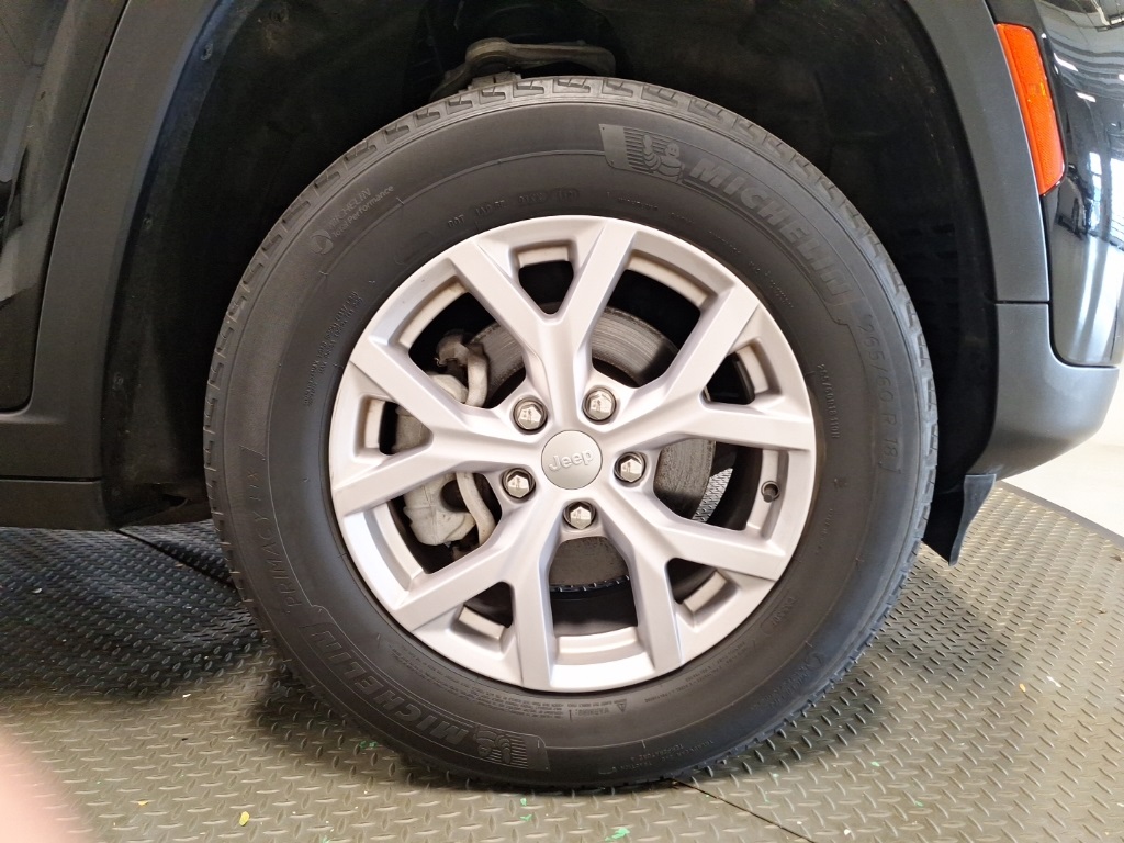 used 2022 Jeep Grand Cherokee car, priced at $31,899