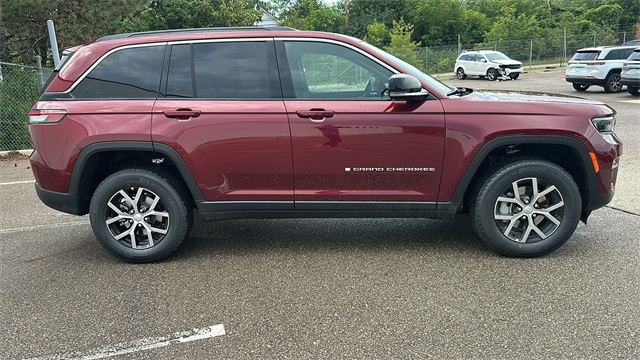 new 2025 Jeep Grand Cherokee car, priced at $45,025
