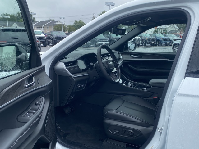 new 2025 Jeep Grand Cherokee L car, priced at $46,731