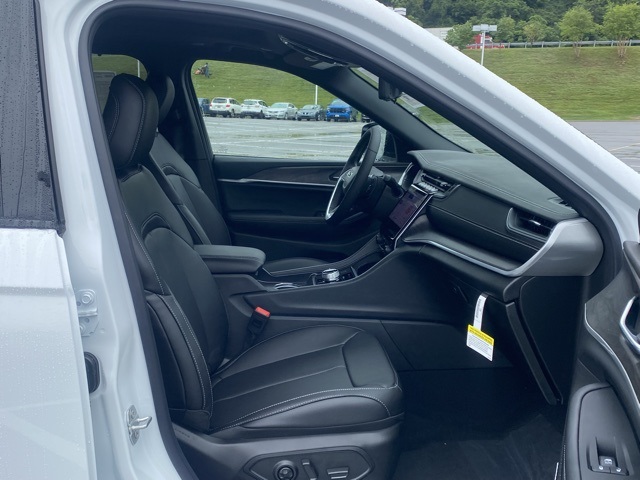 new 2025 Jeep Grand Cherokee L car, priced at $46,731