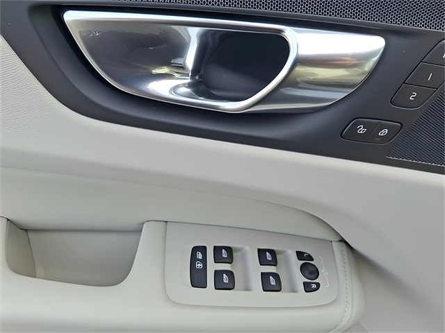 new 2025 Volvo XC60 car, priced at $55,360