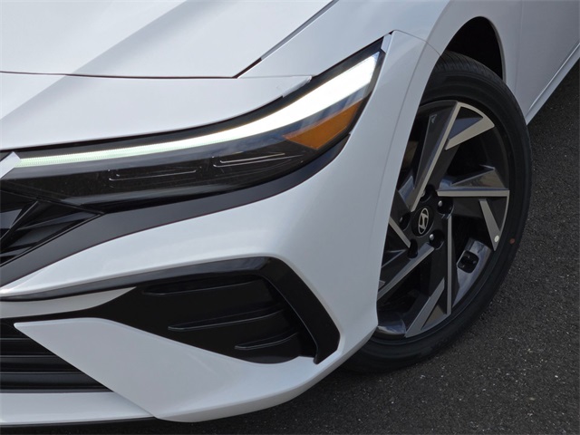 new 2025 Hyundai Elantra Hybrid car, priced at $28,200