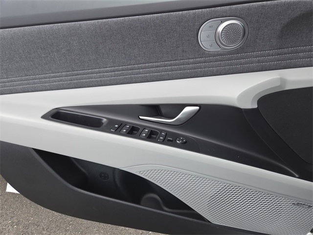 new 2025 Hyundai Elantra Hybrid car, priced at $28,200